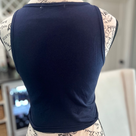 🔵NWT - ACTIVE BASIC SLEEVELESS CROP TOP - Picture 4 of 11